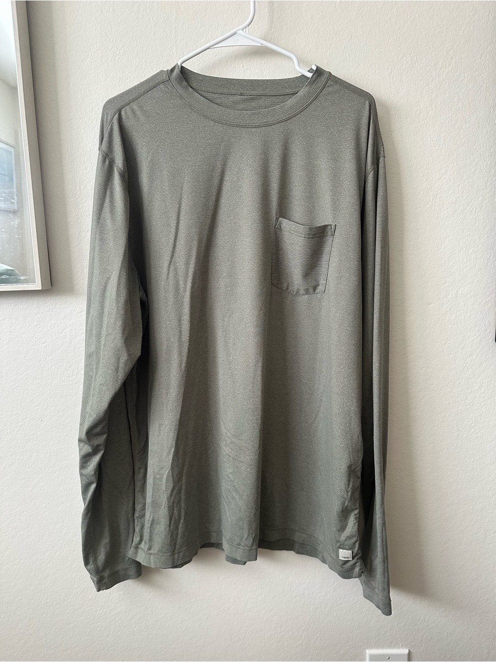 Vuori Men's Long Sleeve Pocket Tee - Olive Green